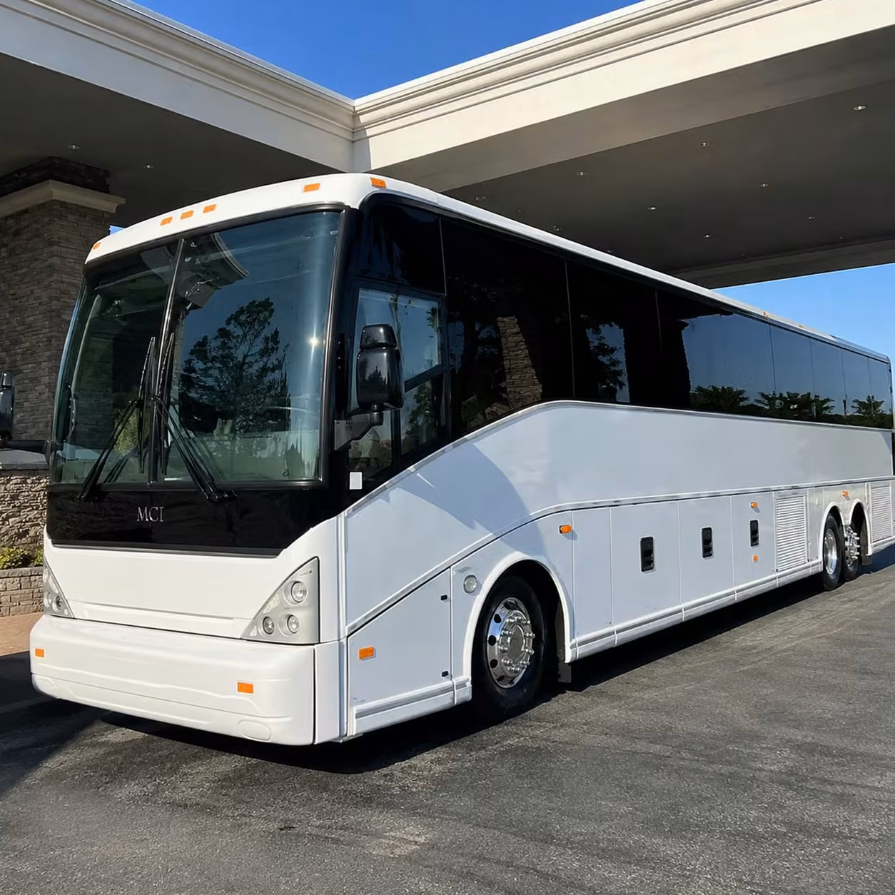 airport shuttle buses for ski and mountain resort groups arriving at cos